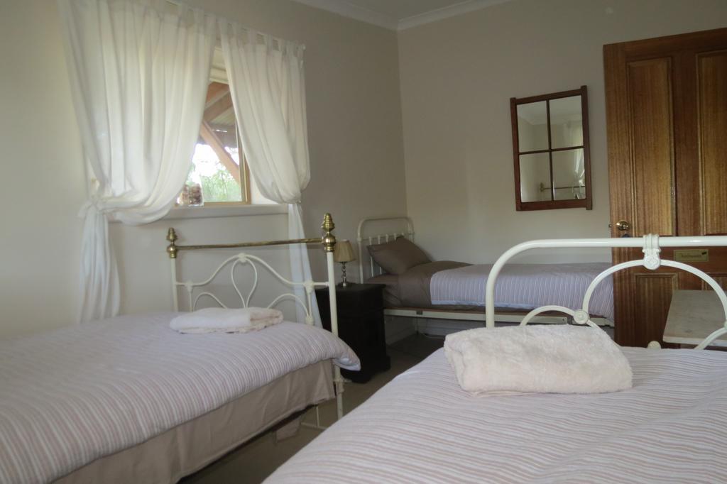 Bentwood Olive Grove Accommodation Greenough Oda fotoğraf